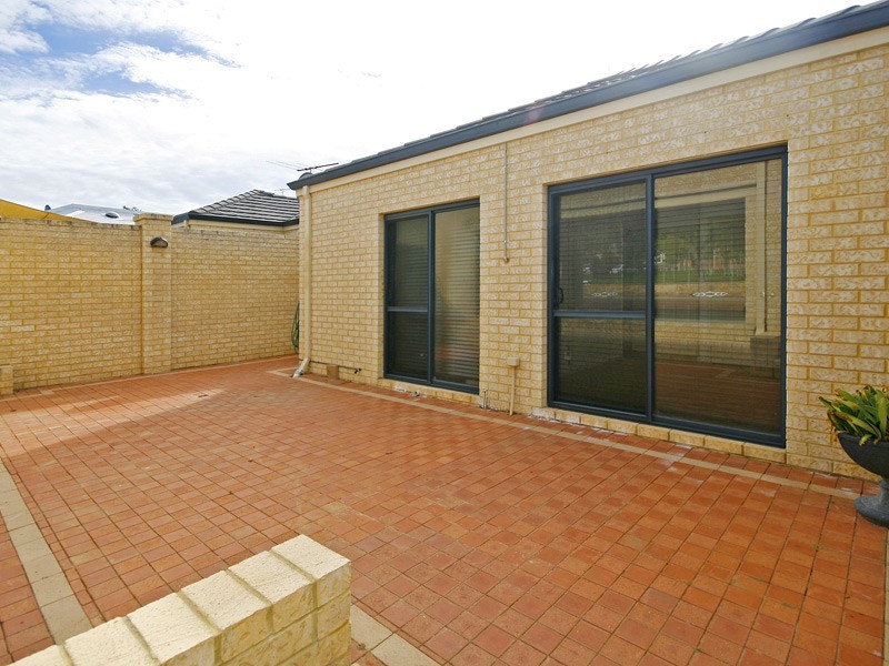 2/405 Lakeside Drive, Joondalup WA 6027