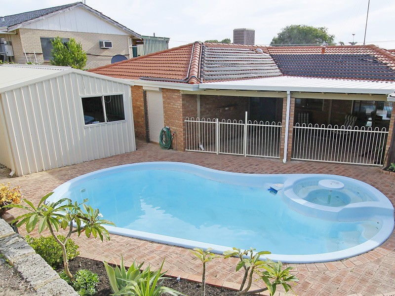 16 Solander Road, Hillarys WA 6025