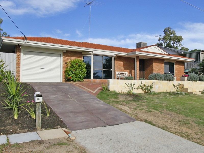 16 Solander Road, Hillarys WA 6025