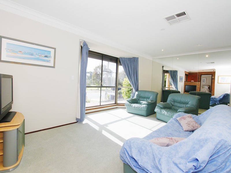 16 Solander Road, Hillarys WA 6025