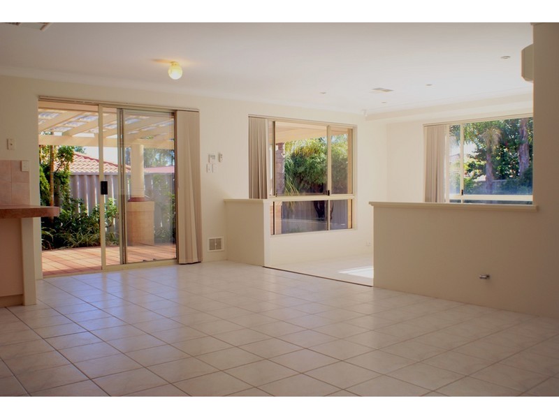 17 Sherlock Rise, Carramar WA 6031