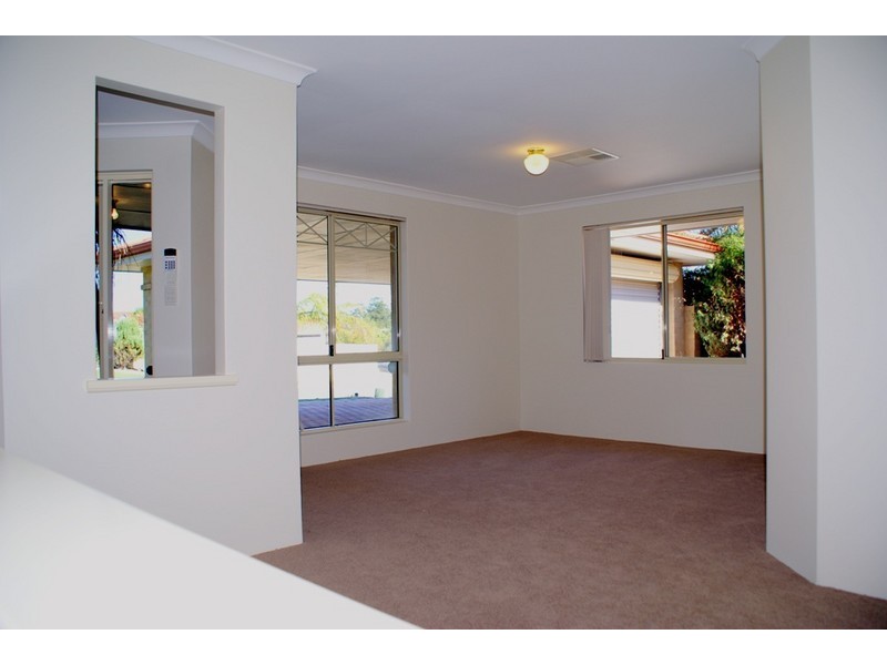 17 Sherlock Rise, Carramar WA 6031