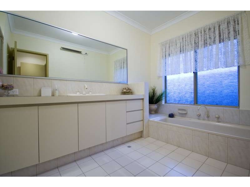 8 Sheridan Place, Kingsley WA 6026