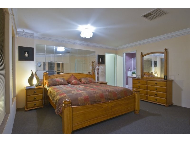 5 Sherlock Rise, Carramar WA 6031