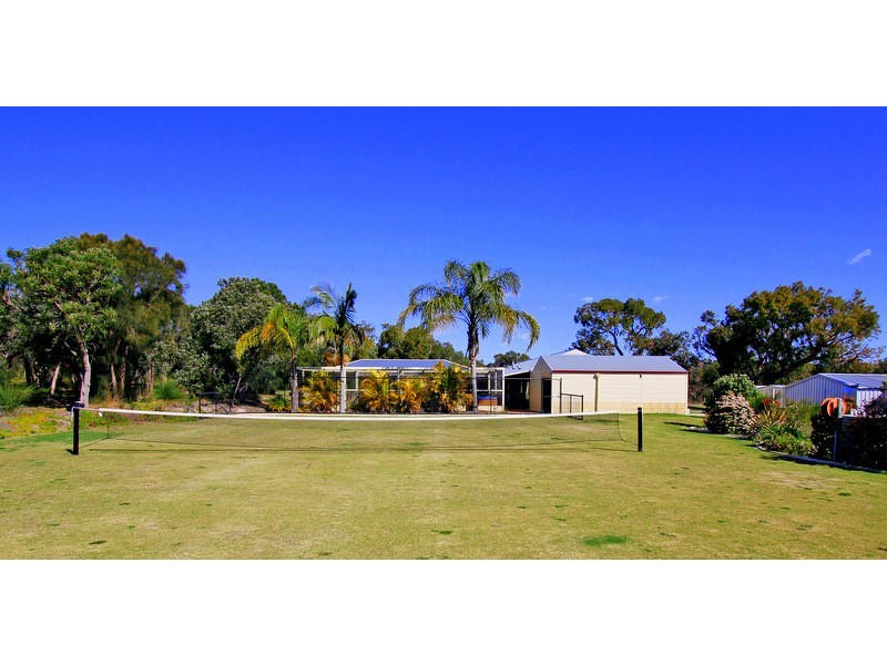 137 Rustic Gardens, Carramar WA 6031