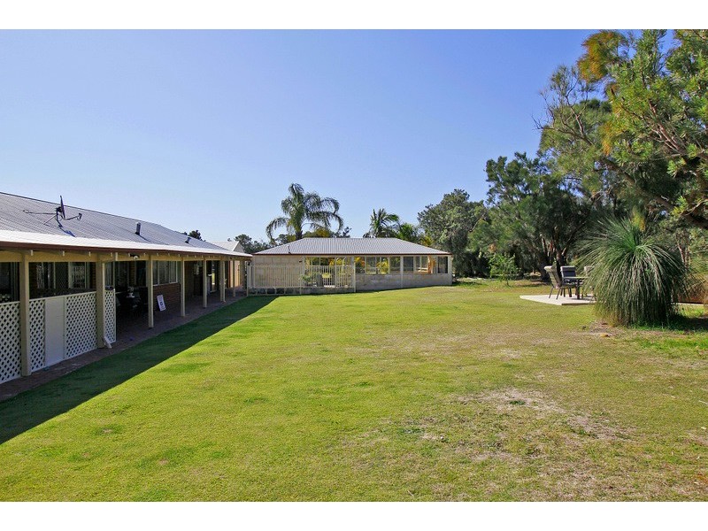 137 Rustic Gardens, Carramar WA 6031