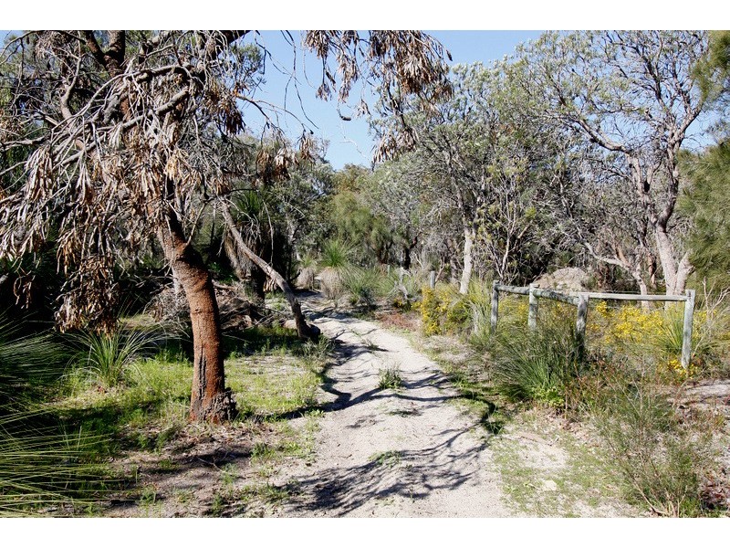 137 Rustic Gardens, Carramar WA 6031