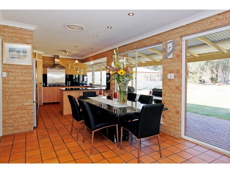 137 Rustic Gardens, Carramar WA 6031