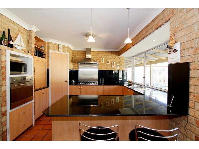 137 Rustic Gardens, Carramar WA 6031