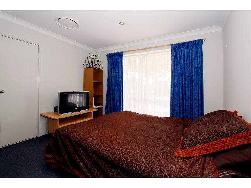137 Rustic Gardens, Carramar WA 6031