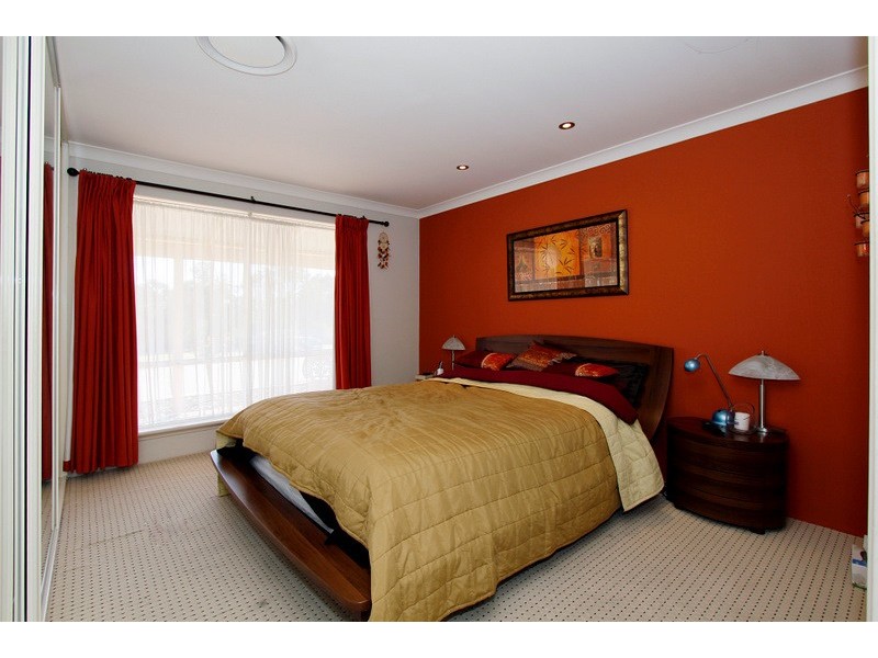137 Rustic Gardens, Carramar WA 6031