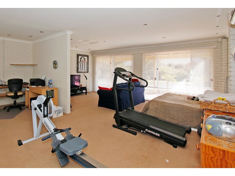 137 Rustic Gardens, Carramar WA 6031