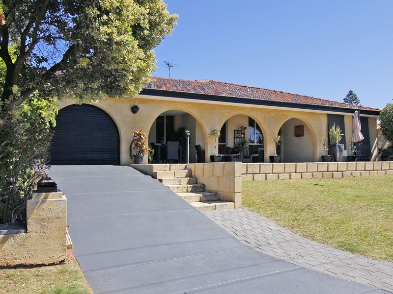 14 Mackay Way, Hillarys WA 6025