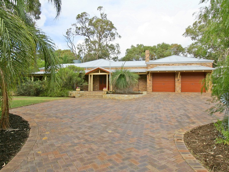 60 Bushland Retreat, Carramar WA 6031