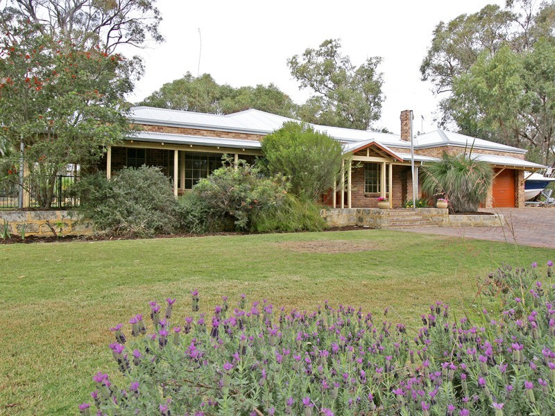 60 Bushland Retreat, Carramar WA 6031