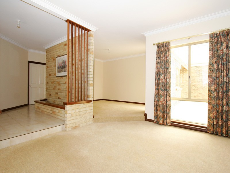 60 Bushland Retreat, Carramar WA 6031