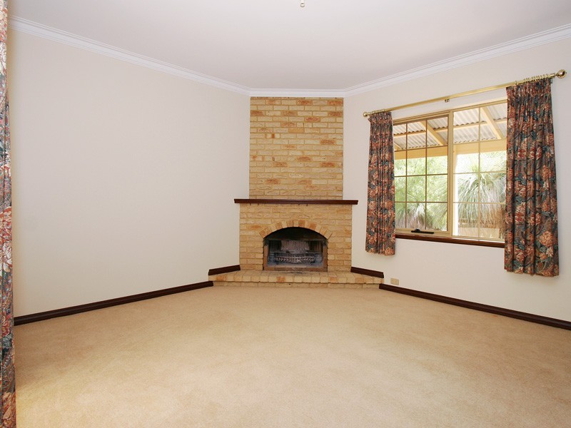 60 Bushland Retreat, Carramar WA 6031