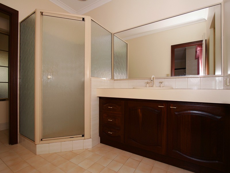 60 Bushland Retreat, Carramar WA 6031