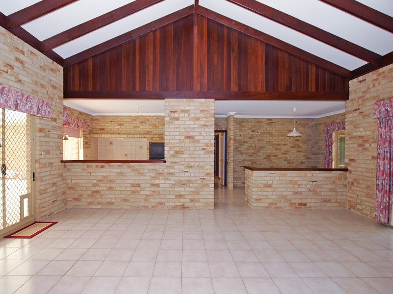 60 Bushland Retreat, Carramar WA 6031