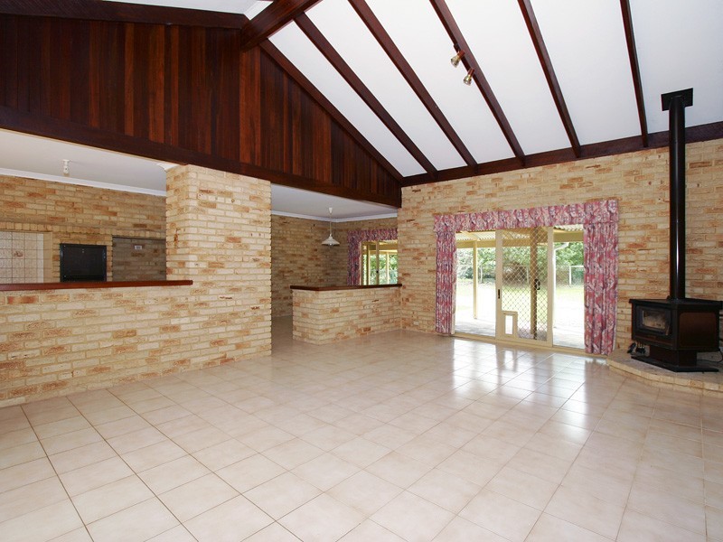 60 Bushland Retreat, Carramar WA 6031