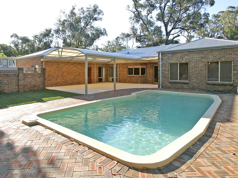 60 Bushland Retreat, Carramar WA 6031