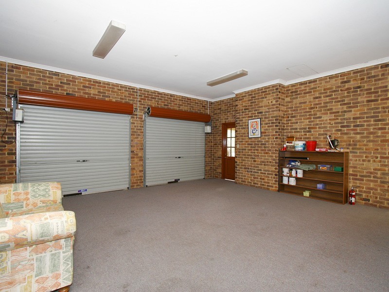 60 Bushland Retreat, Carramar WA 6031