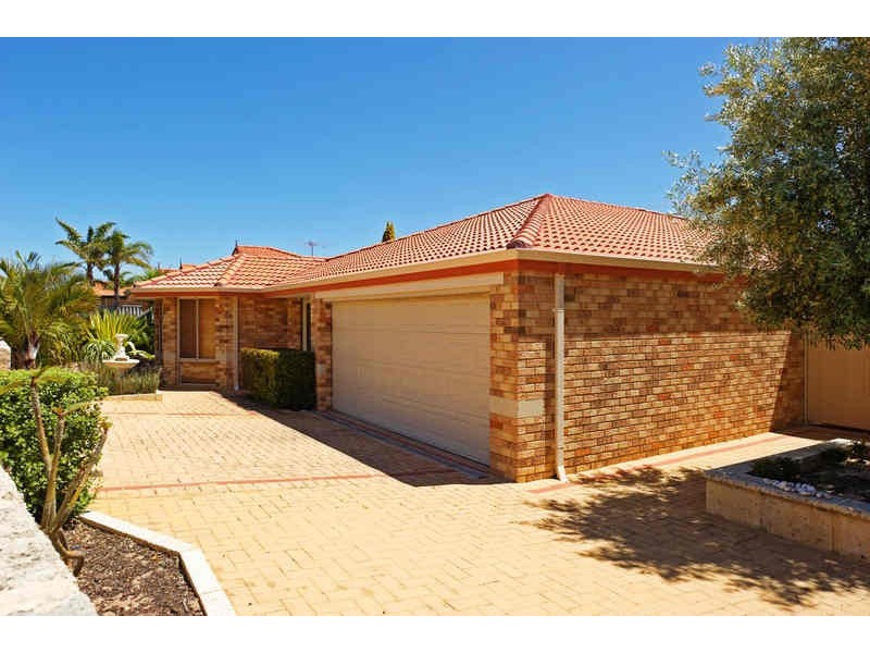 11 Dumbarton Loop, Kinross WA 6028
