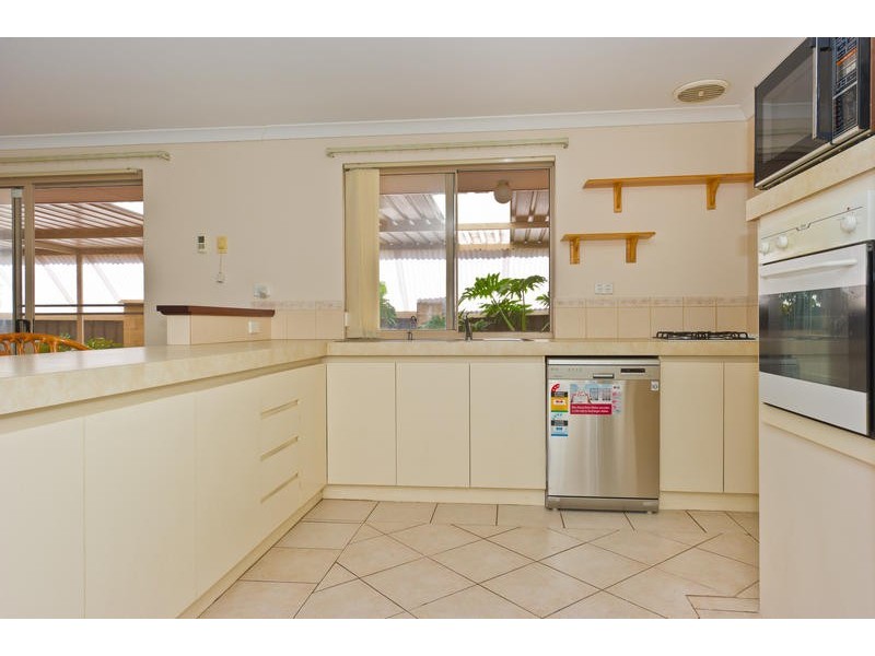 11 Dumbarton Loop, Kinross WA 6028