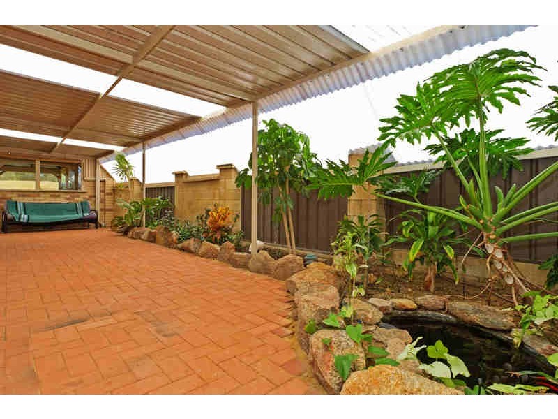 11 Dumbarton Loop, Kinross WA 6028