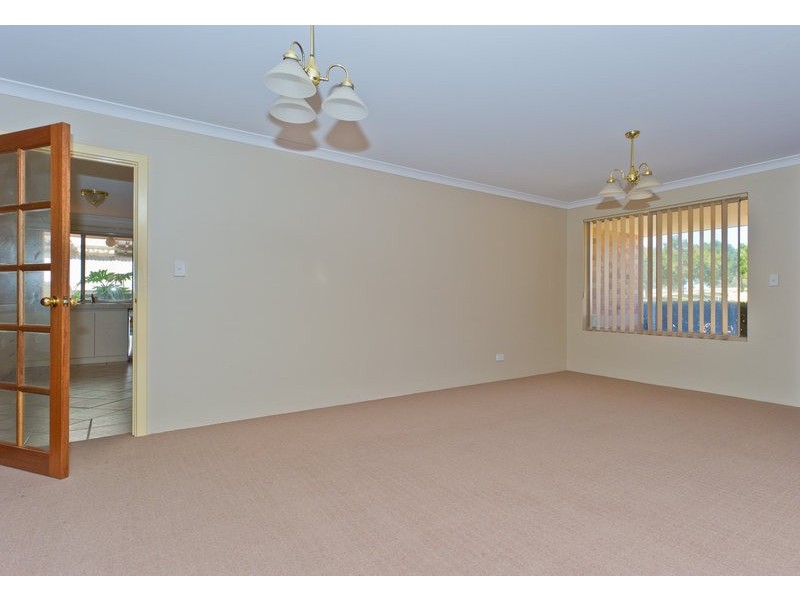 11 Dumbarton Loop, Kinross WA 6028