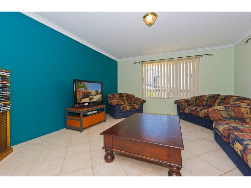 11 Dumbarton Loop, Kinross WA 6028