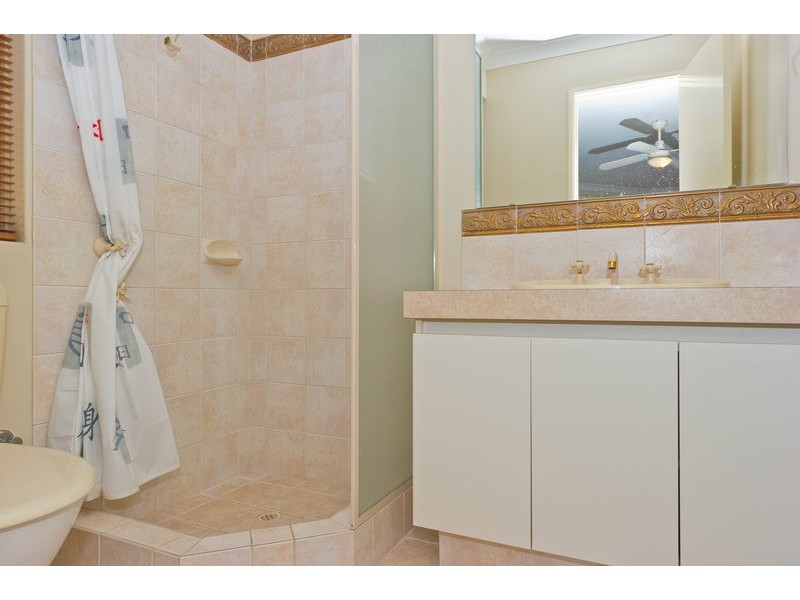 11 Dumbarton Loop, Kinross WA 6028