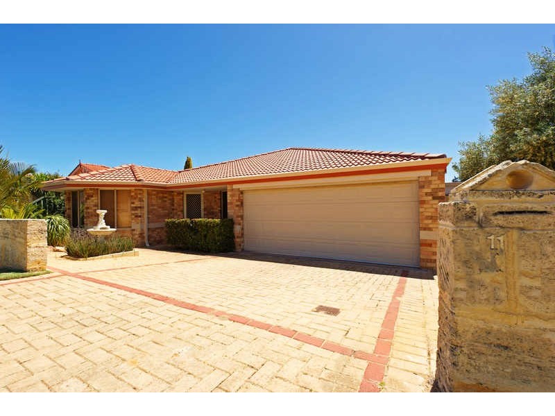 11 Dumbarton Loop, Kinross WA 6028