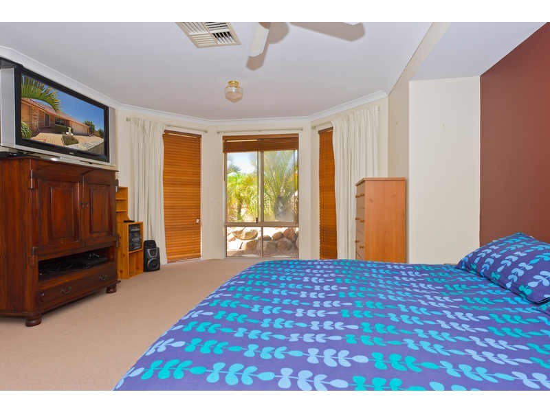 11 Dumbarton Loop, Kinross WA 6028