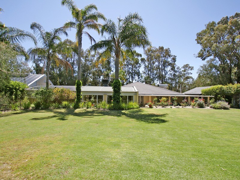6 Honeysuckle Grv, Carramar WA 6031