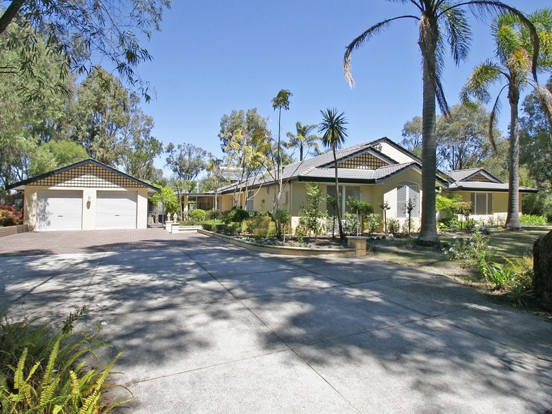 6 Honeysuckle Grv, Carramar WA 6031
