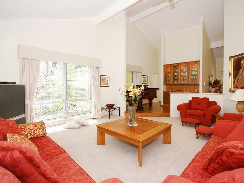 6 Honeysuckle Grv, Carramar WA 6031