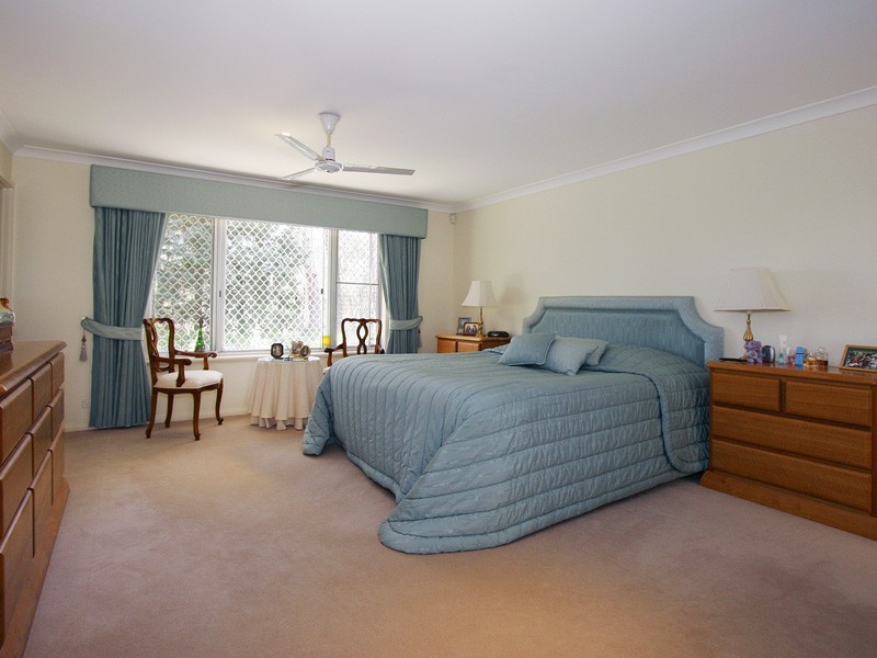 6 Honeysuckle Grv, Carramar WA 6031