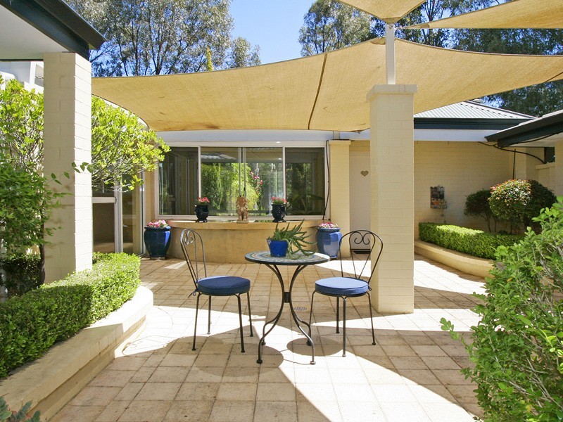 6 Honeysuckle Grv, Carramar WA 6031