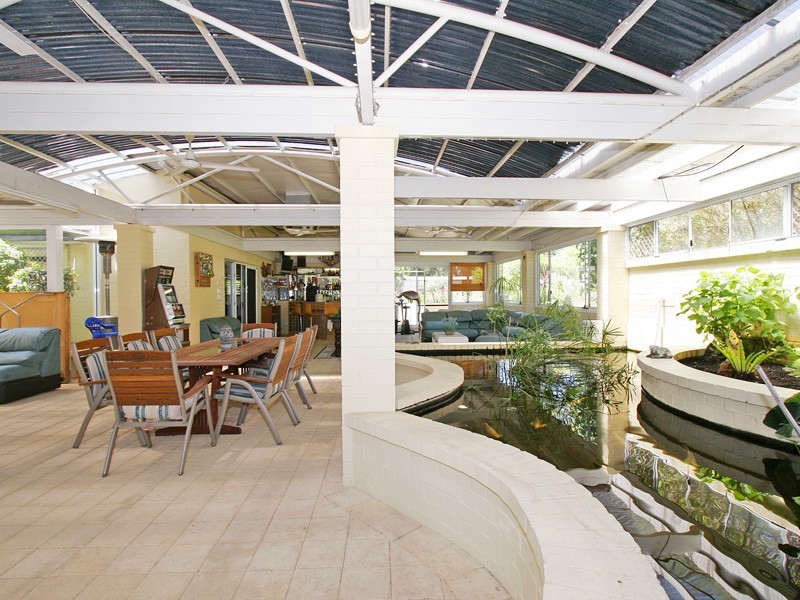 6 Honeysuckle Grv, Carramar WA 6031