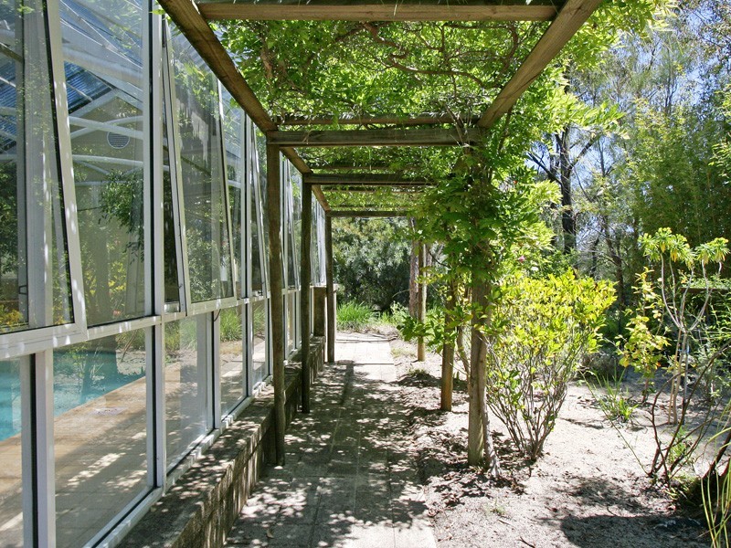 6 Honeysuckle Grv, Carramar WA 6031