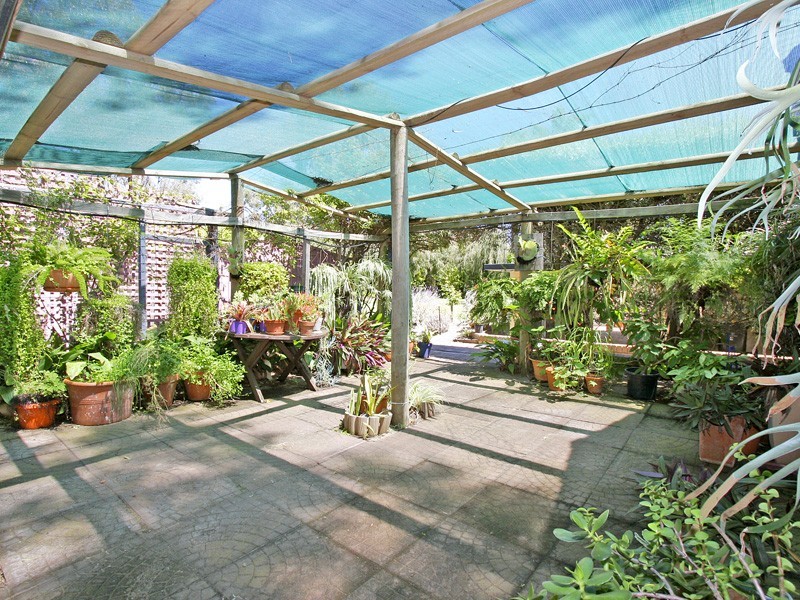 6 Honeysuckle Grv, Carramar WA 6031