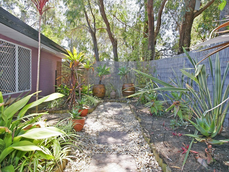 6 Honeysuckle Grv, Carramar WA 6031
