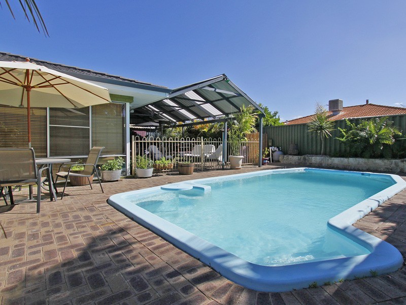 5 Sunshine Place, Bibra Lake WA 6163