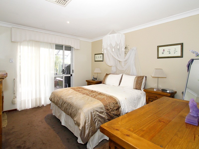 5 Sunshine Place, Bibra Lake WA 6163