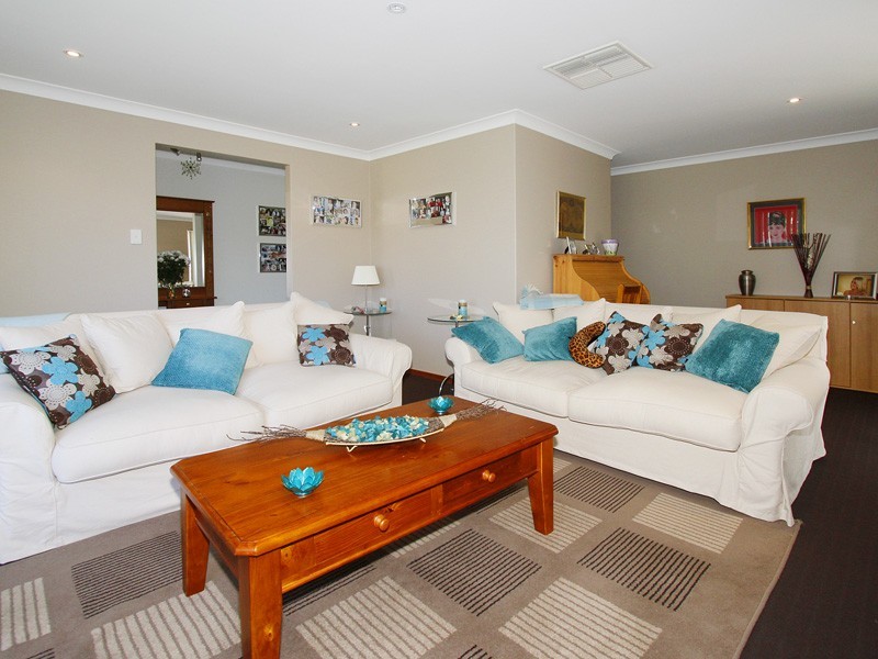 5 Sunshine Place, Bibra Lake WA 6163