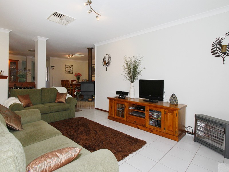 5 Sunshine Place, Bibra Lake WA 6163