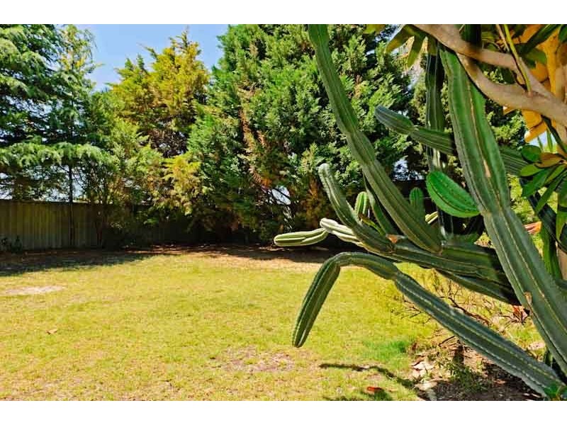 6 Blanche Pl, Ballajura WA 6066