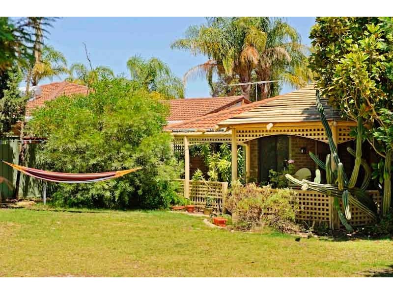 6 Blanche Pl, Ballajura WA 6066