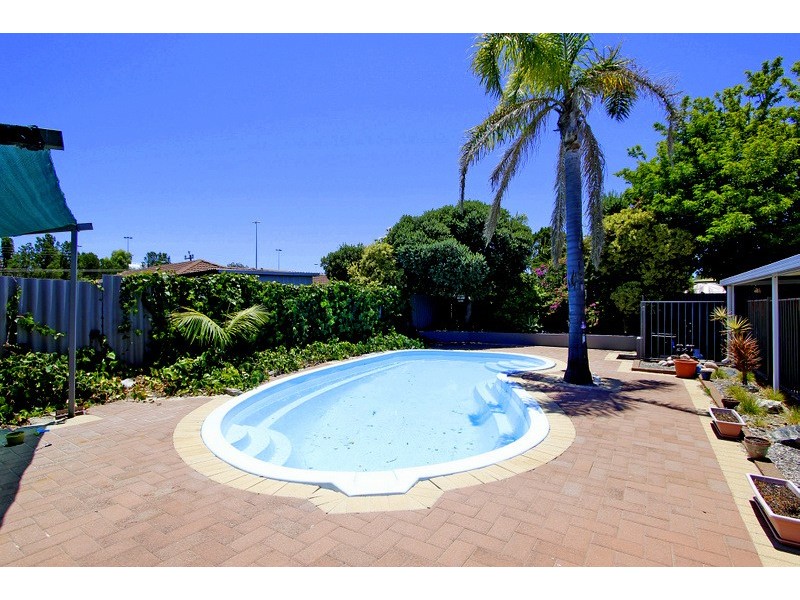 16 Hicks Way, Hillarys WA 6025